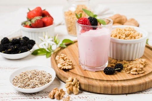 Os múltiplos benefícios do iogurte natural para a saúde
